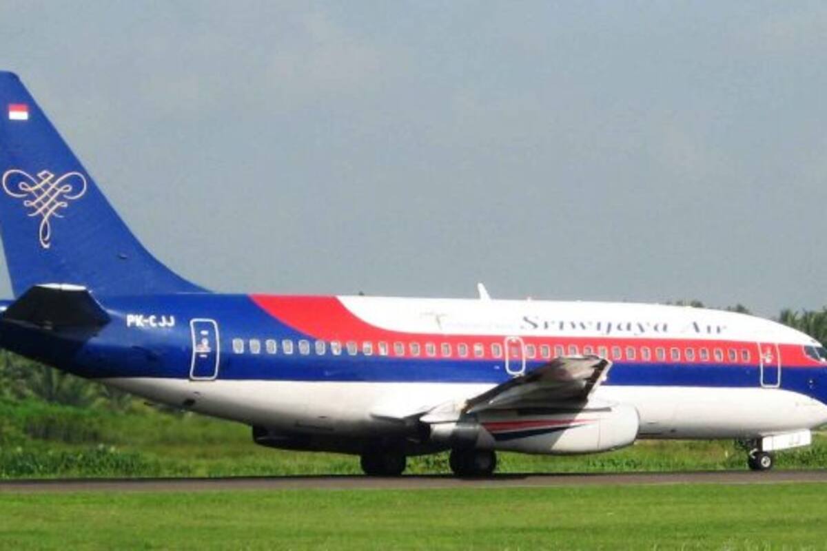 Tragedia en Indonesia, se desploma vuelo comercial sobre la costa