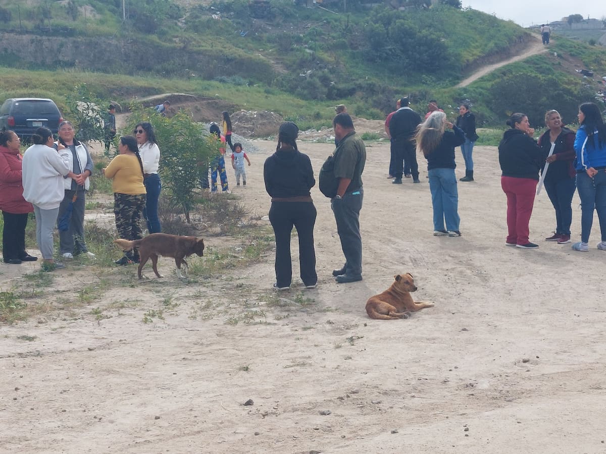 La empresa inmobiliario edificará una zona residencial, sin embargo, el terreno está relleno de tierra suelta, basura, llantas. Foto: KHENNIA REYES