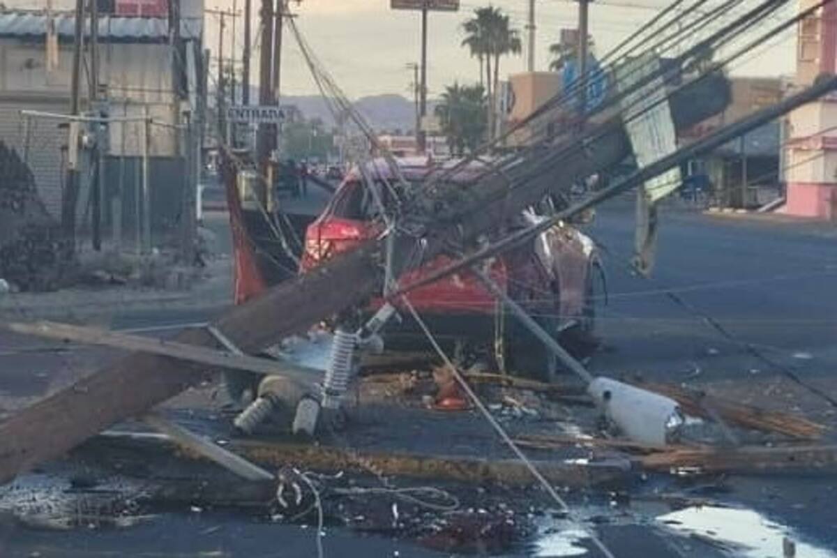 Choca contra poste de la CFE en calle 11 y deja sin luz a la zona