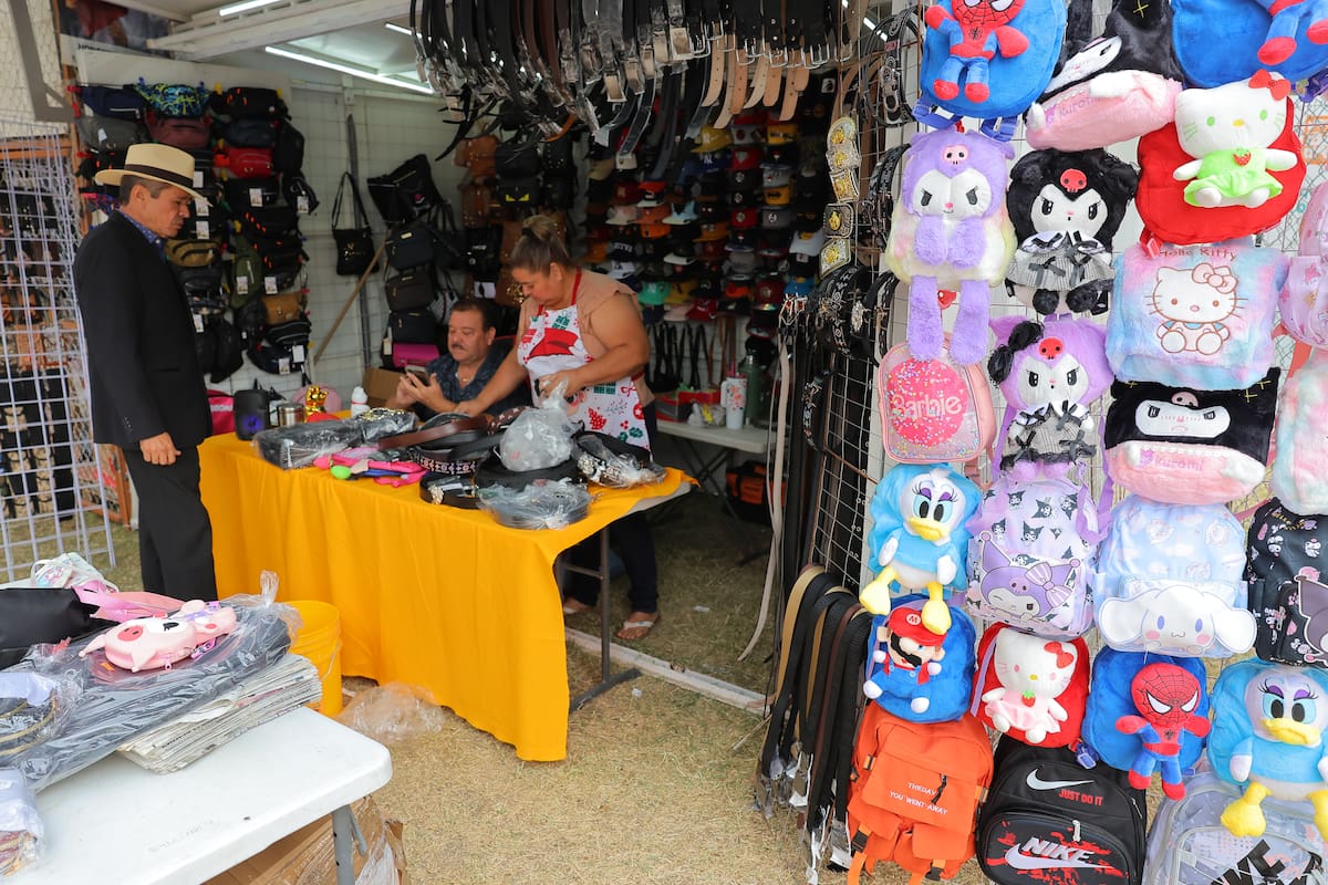 Comerciantes del Tianguis Navideño reportan bajas ventas en “El Mundito”
