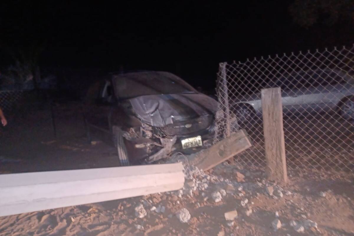 Huye tras chocar su auto en el poblado Mezquital