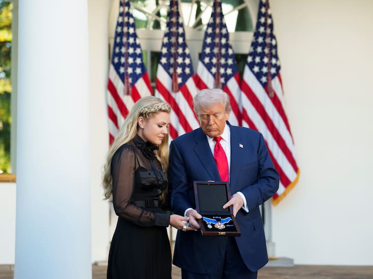 Donald Trump decreta día nacional en honor a Charlie Kirk y entrega medalla póstuma