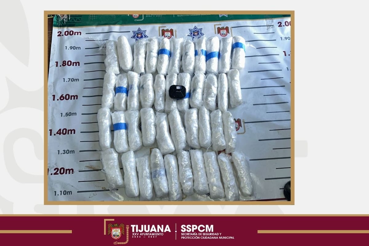 Atienden reporte de paquete sospechoso y aseguran más de 19 kilos de ‘cristal’