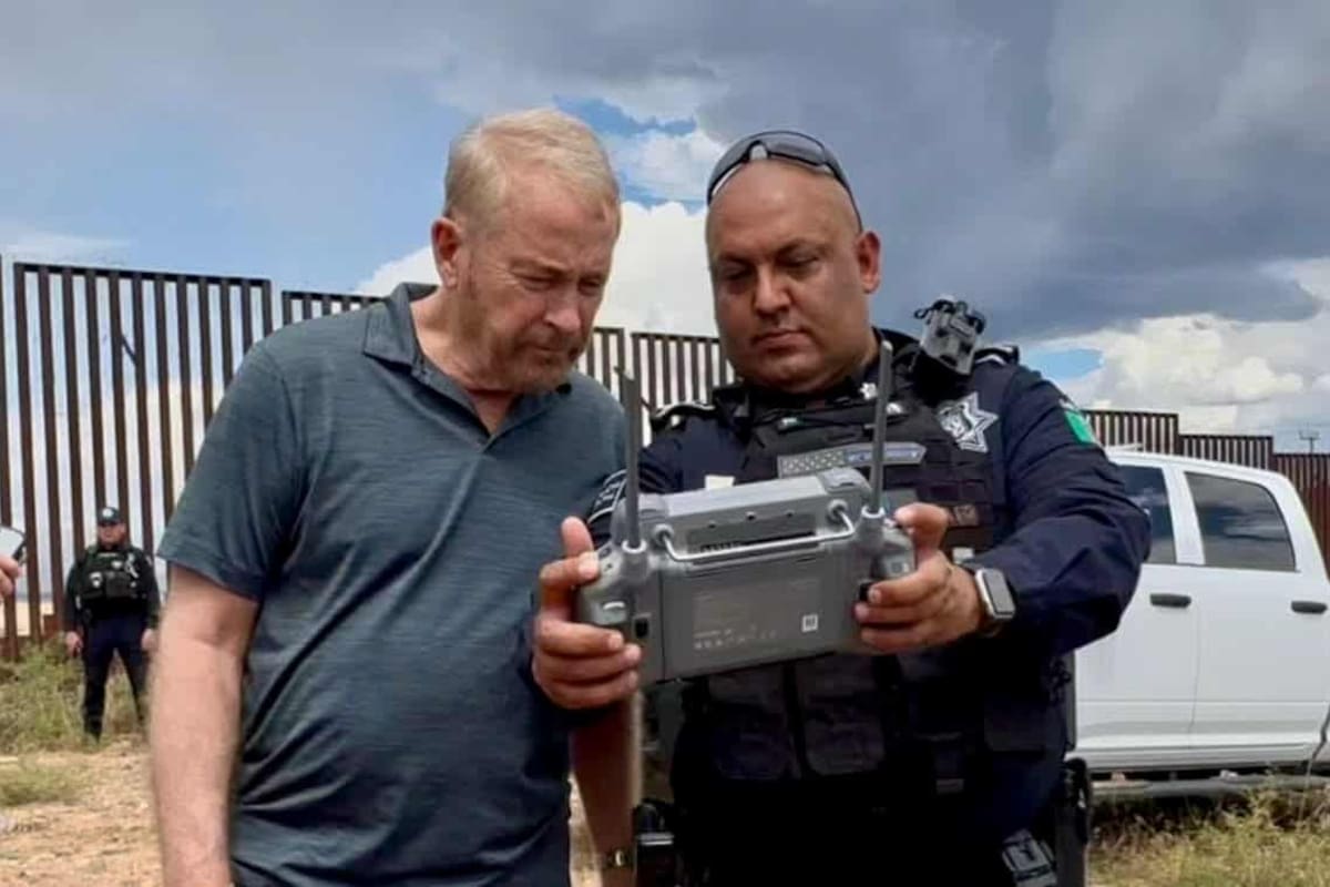 Embajador estadounidense recorre frontera con autoridades estatales