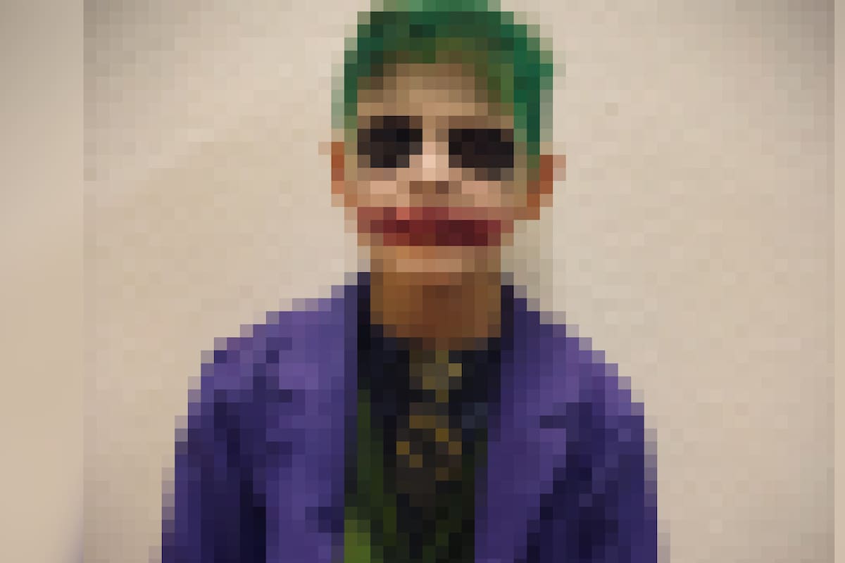 Estudiante se viste del ‘Joker’ veracruzano y ataca a su maestro de Ética
