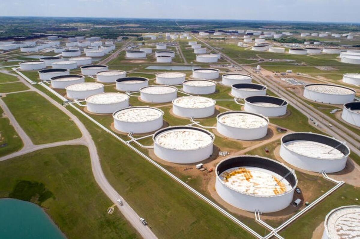 IMAGEN DE ARCHIVO. Tanques de almacenamiento de petróleo crudo se ven en una fotografía aérea en el centro de petróleo de Cushing, en Oklahoma, EEUU. 21 de abril de 2020. REUTERS/Drone Base.