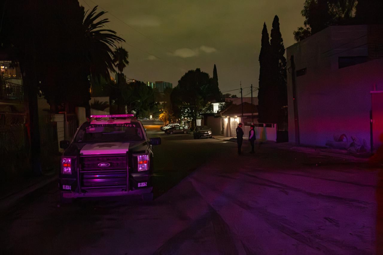 La víctima fue hallada con heridas de bala y trasladada de urgencia a un hospital. Foto: Border Zoom