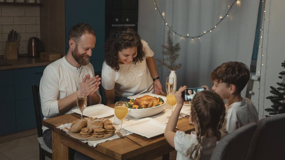 Cenar tarde: un hábito que podría afectar tu salud.