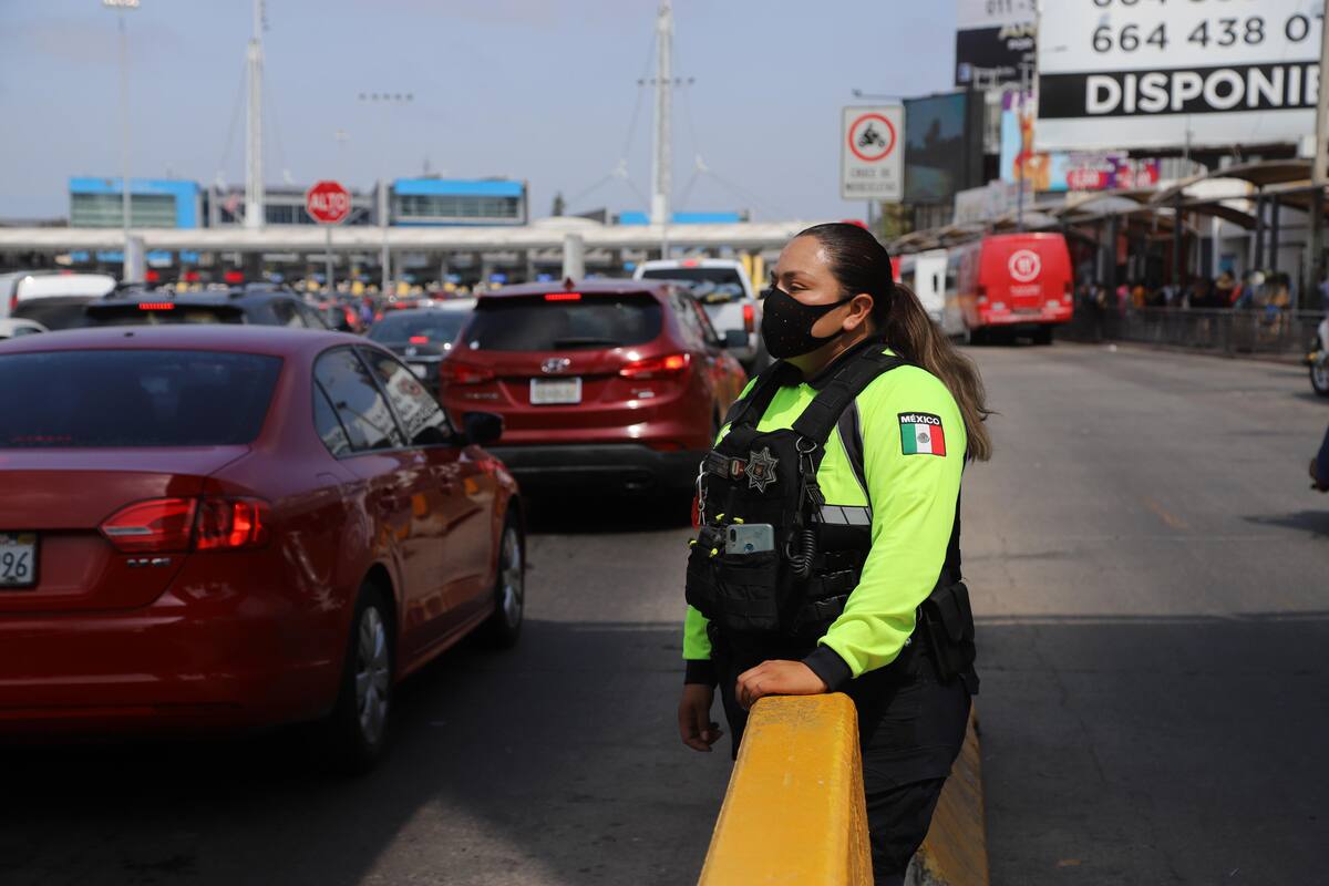 Hallan a personas en cajuela; intentaban cruzar a EU