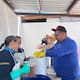 Pescadora enseña a convertir residuos de pescado en fertilizante para reducir la contaminación