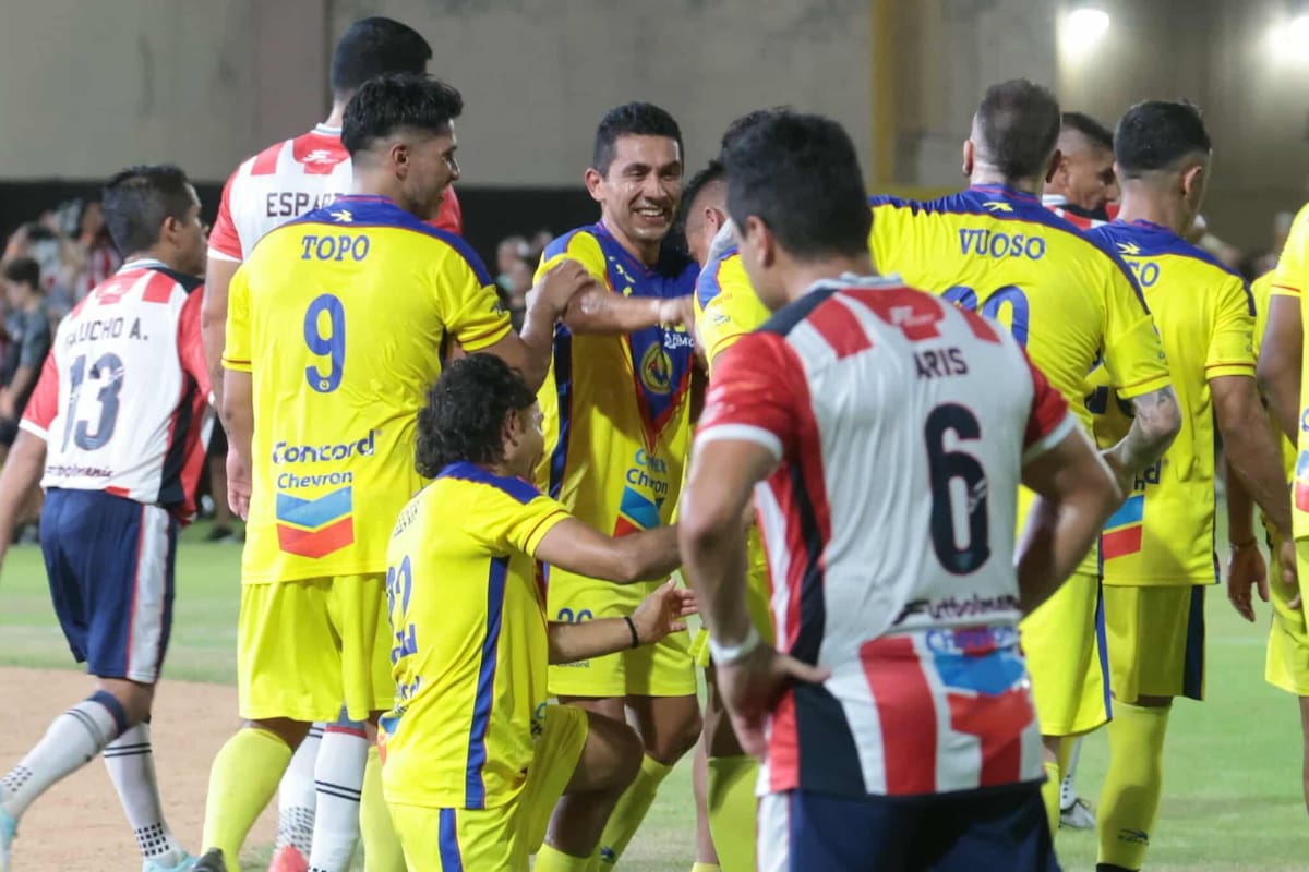 América se lleva el Clásico de Leyendas frente a las Chivas