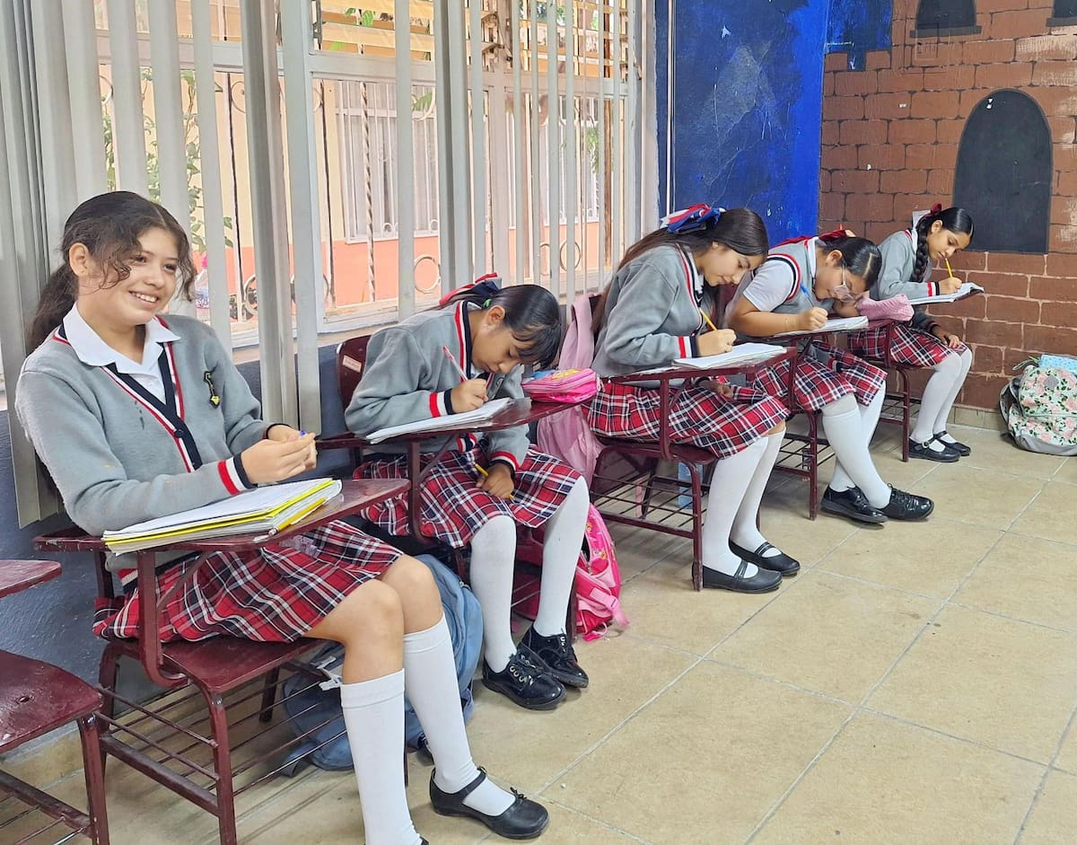 La Suprema Corte de Justicia de la Nación avaló que Profeco puede intervenir en escuelas cuando haya quejas de padres de familia por cobros no incluidos en contratos. | Foto: Gobierno de Michoacán