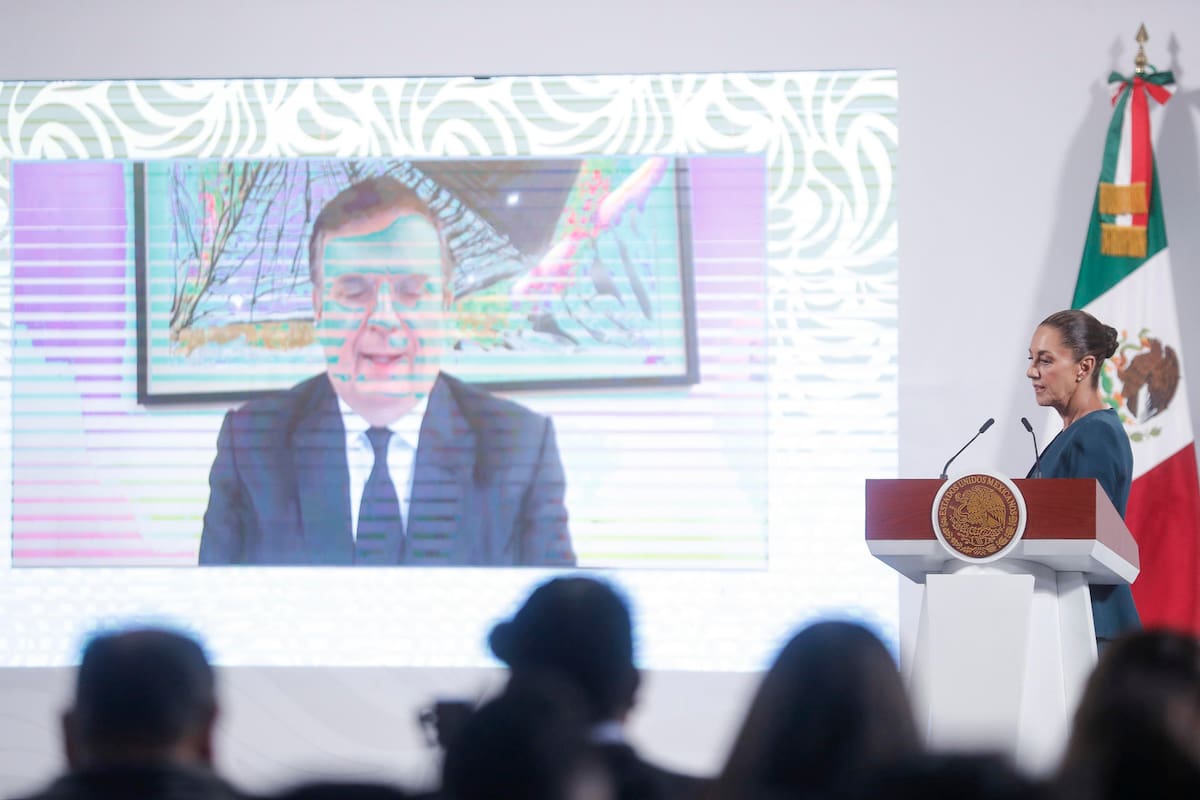 El secretario de Economía, Marcelo Ebrard, participa este martes durante un acto protocolario en la Ciudad de México (México). EFE/ Alex Cruz