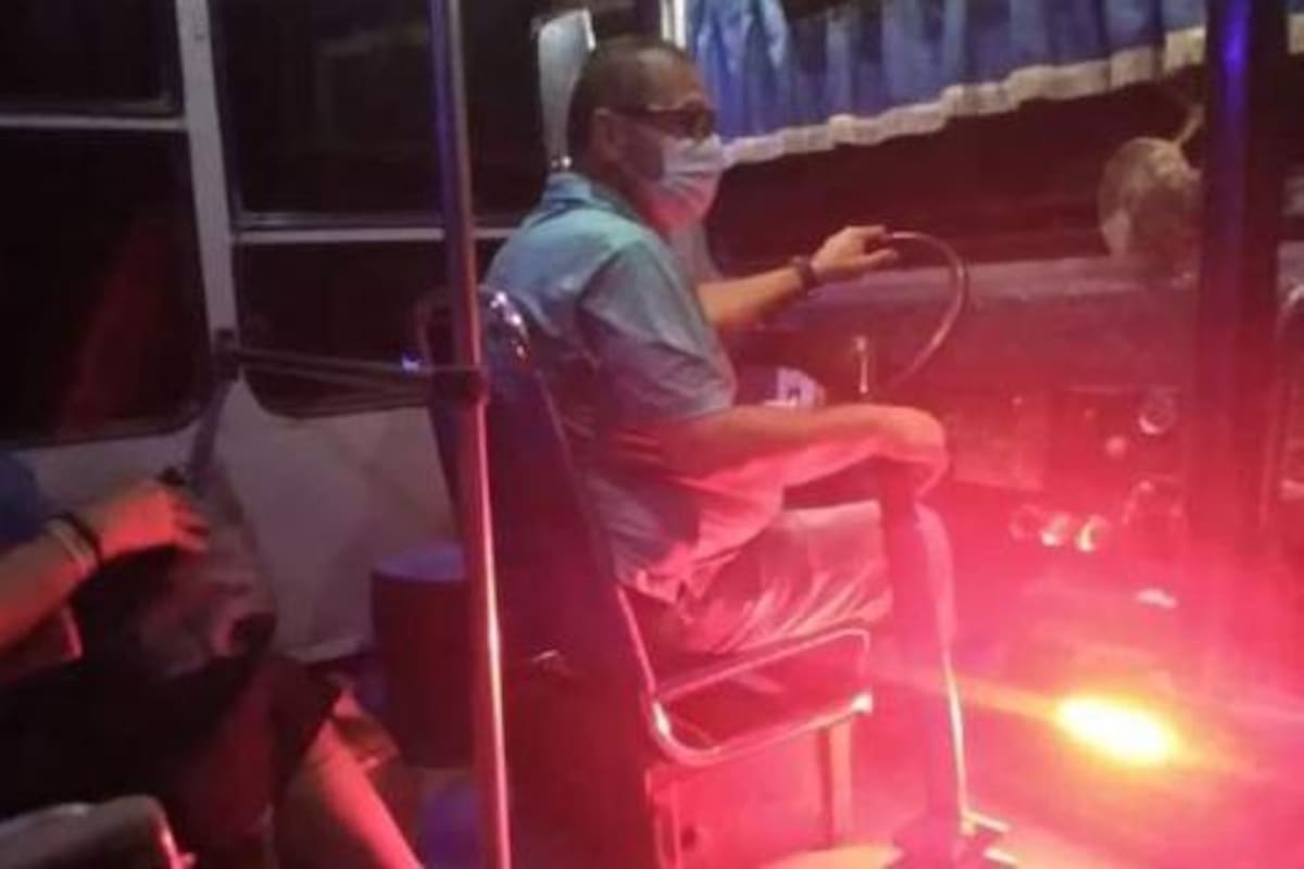 Aplauden a camionero en Cajeme por ayudar a mujer mayor que se durmió y perdió parada