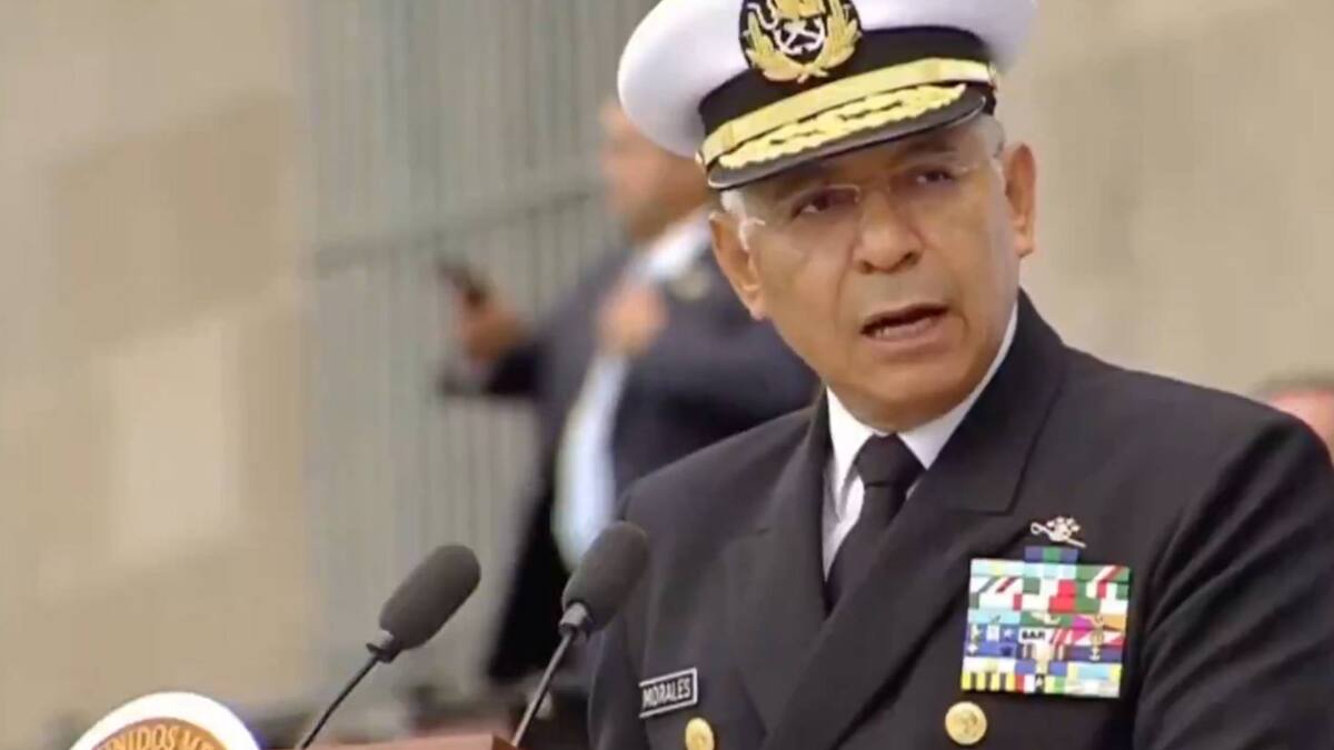En su discurso durante el desfile cívico militar del 16 de septiembre, el titular de la Semar hizo referencia a las recientes detenciones de miembros de la Marina, entre ellos el vicealmirante Emanuel Roberto N, sobrino político del extitular de la dependencia Rafael Ojeda Durán, destacó El Sol de México.