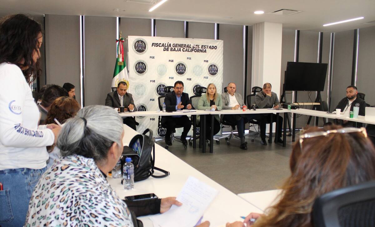 La Fiscalía General del Estado (FGE) instaló una mesa de trabajo con integrantes de colectivos de familiares.