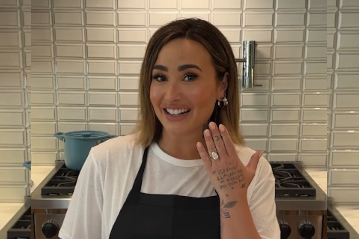 Demi Lovato presume su anillo de compromiso mientras cocina en Instagram