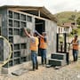 Ni ladrillos ni vigas de acero: esta nueva tecnología de bloques modulares de plástico reciclado permite armar una vivienda económica en solo 5 días y ya asombra por su capacidad para aislar la humedad