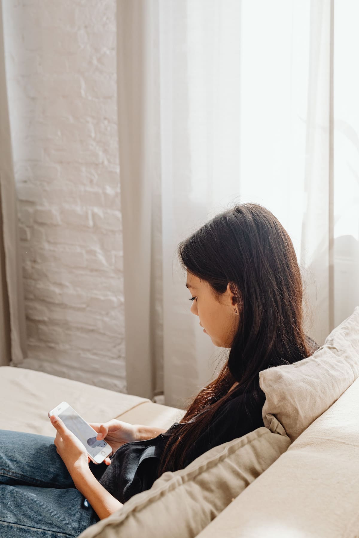 Especialistas en comportamiento digital afirman que muchas personas prefieren proteger su privacidad antes que compartir detalles de su vida en internet. Foto: Pexels
