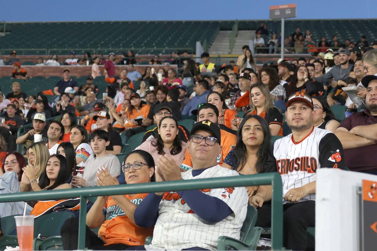 Las familias hermosillenses acudieron al Estadio Fernando Valenzuela para el primer juego de playoffs. (Foto: Teodoro Borbón)