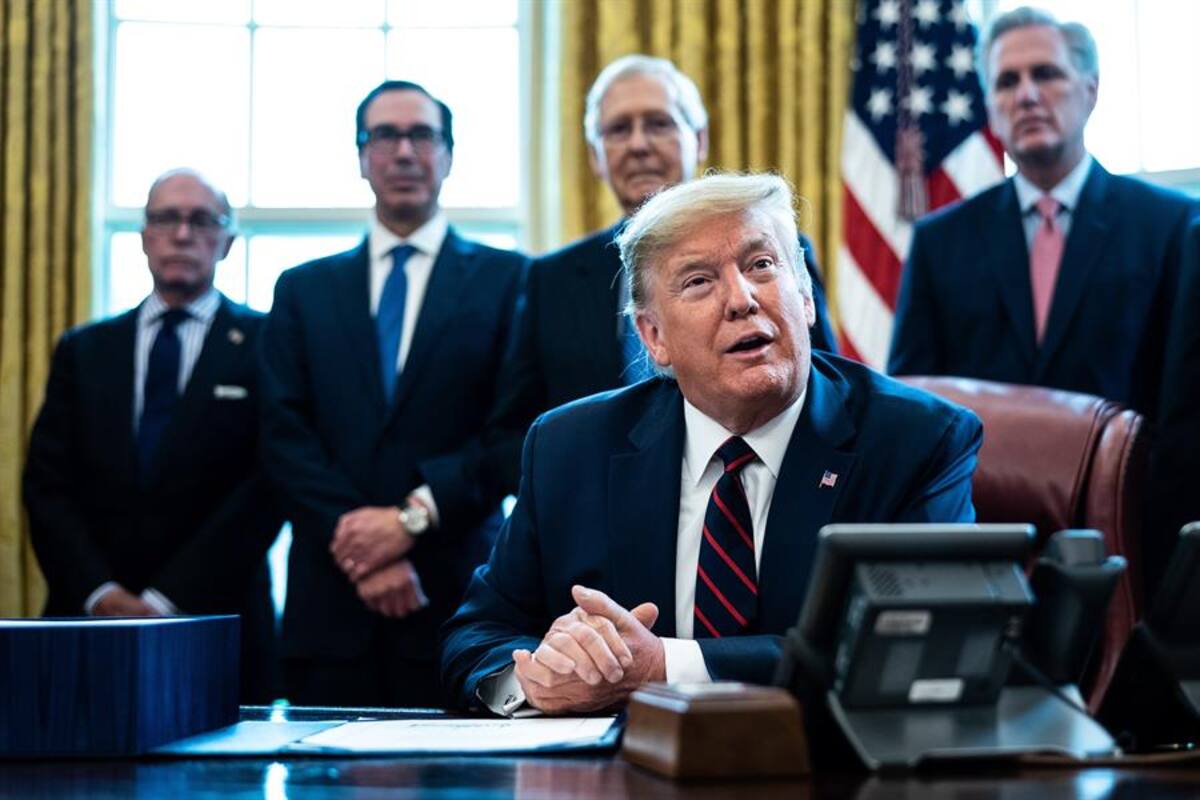 Trump firma histórico paquete de estímulo fiscal para enfrentar crisis por coronavirus