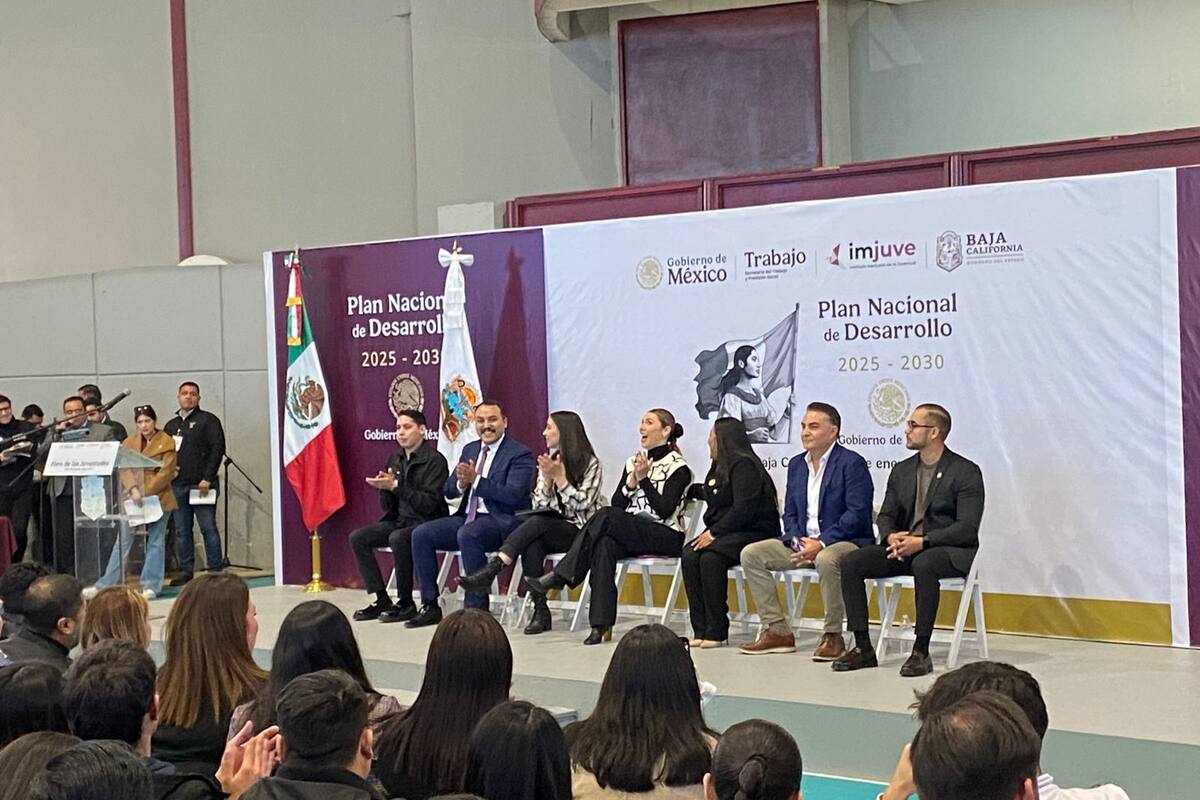 Destaca apoyos a alumnos en Foro de las Juventudes