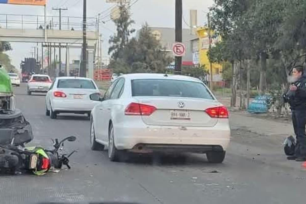 Taxi atropella a motociclista en el retorno de la colonia Lomas Verdes