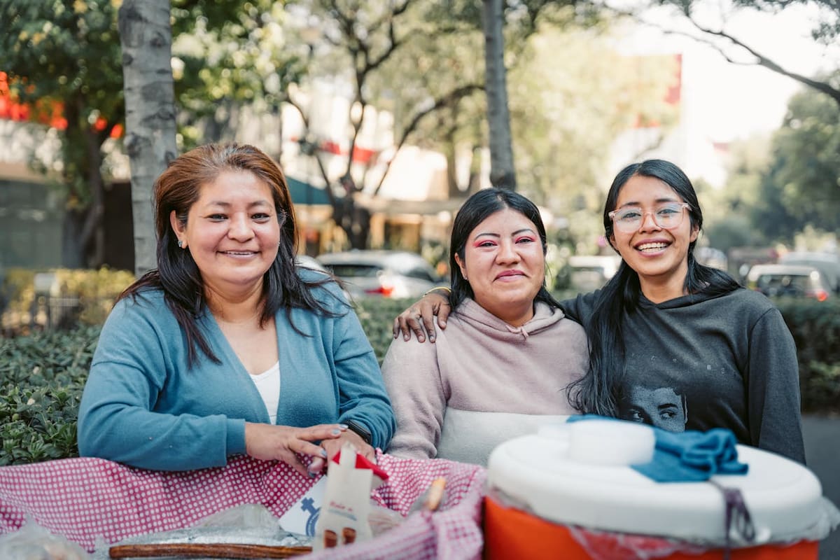Ante los desafíos que enfrentan, las madres trabajadoras toman decisiones más informadas para administrar mejor el dinero. | Foto: Pexels