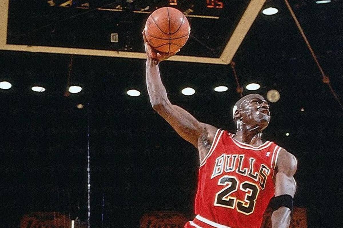 ¡Más de medio Millón! Tenis usados por Michael Jordan en 1984 se venden por 560 mil dólares