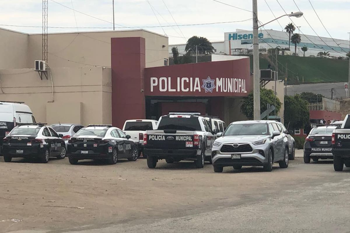 Alcaldesa de Rosarito insistirá que se permita a agentes llevar sus armas de cargo a sus casas
