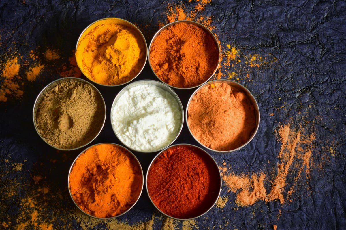 ¿Pueden las especias interferir con tus medicamentos? Esto dicen los expertos