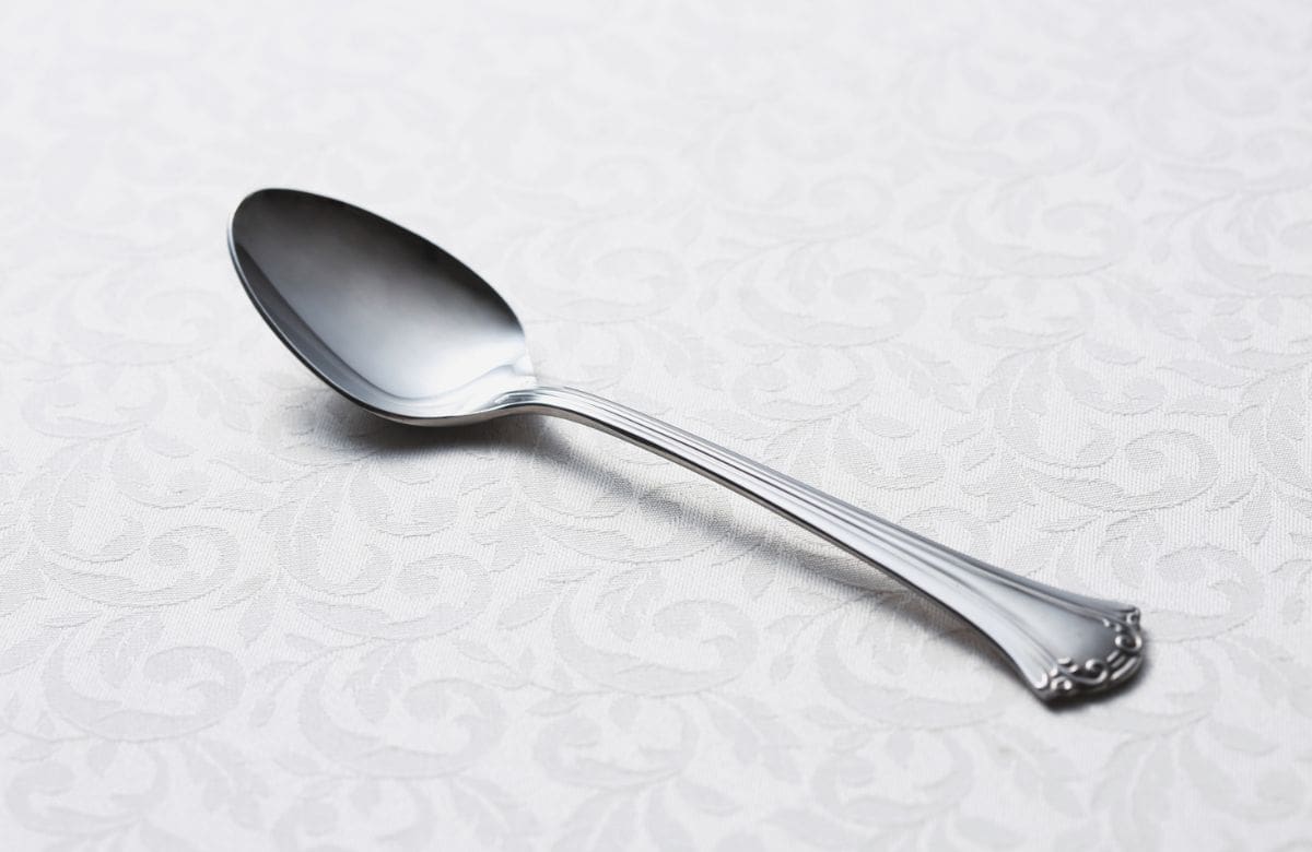 Cómo rizar las pestañas con una cuchara caliente | Foto: Especial (canva)