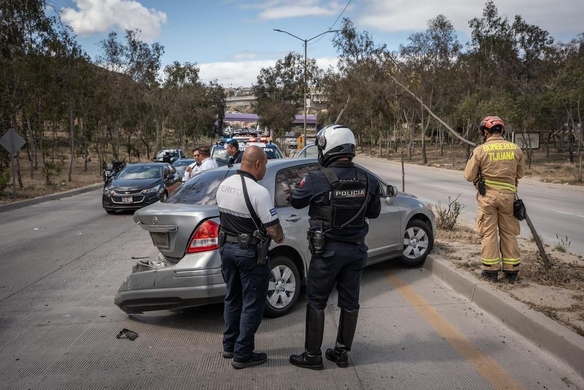 Una menor de 8 años fue trasladada a un hospital tras el choque registrado rumbo a la Zona Centro. Foto: Border Zoom