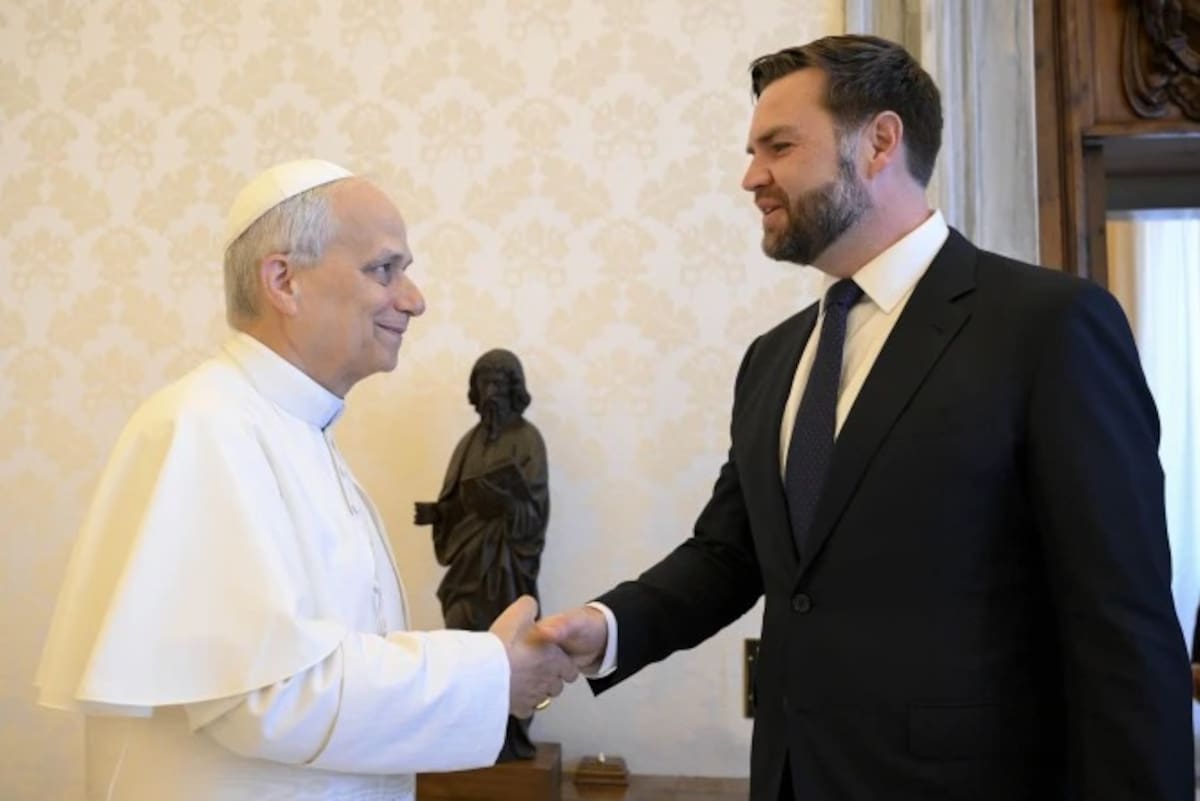 JD Vance saluda al Papa León XIV en el Vaticano. | Crédito: Vatican Media