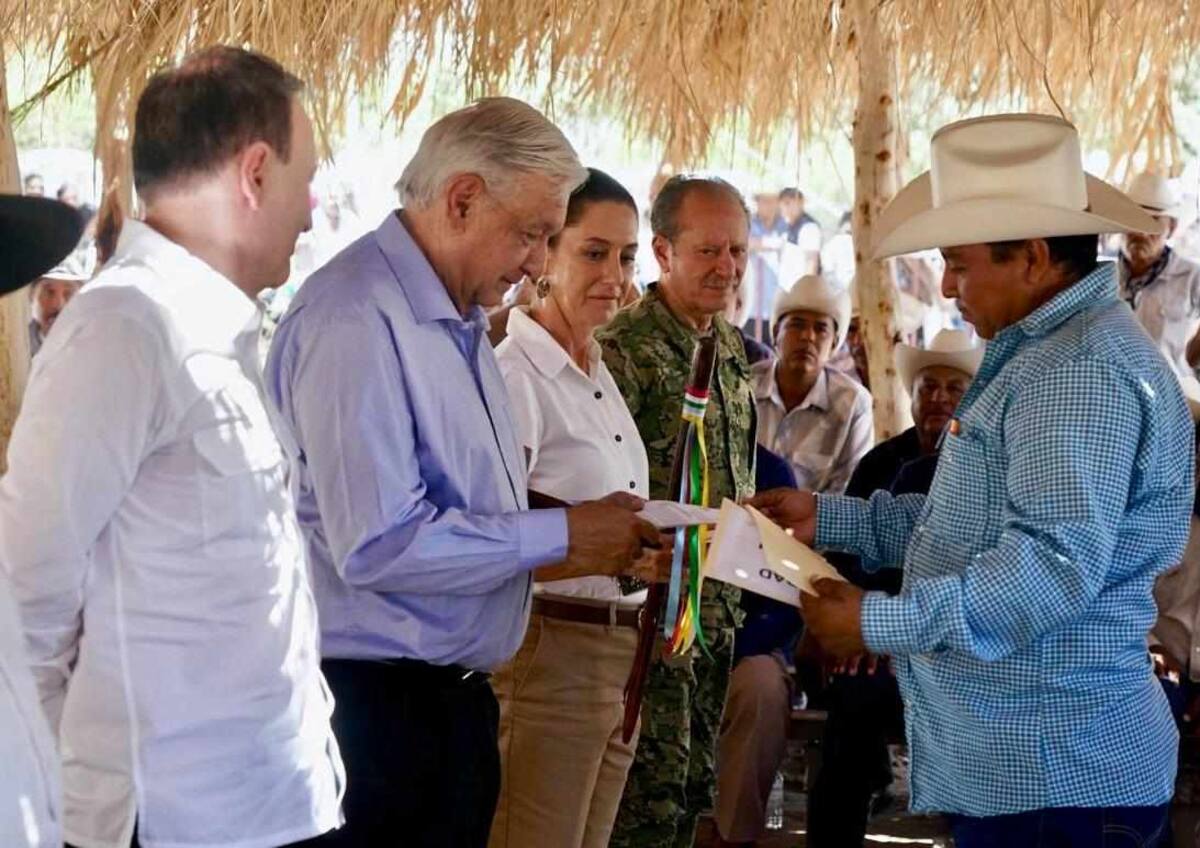 El presidente Andrés Manuel López Obrador firmó un decreto para restituir 12,978 hectáreas de tierra a la tribu yaqui en Vícam, Sonora, sumando un total de 45,476 hectáreas con una inversión de 613 millones de pesos|Fotos de Presidencia