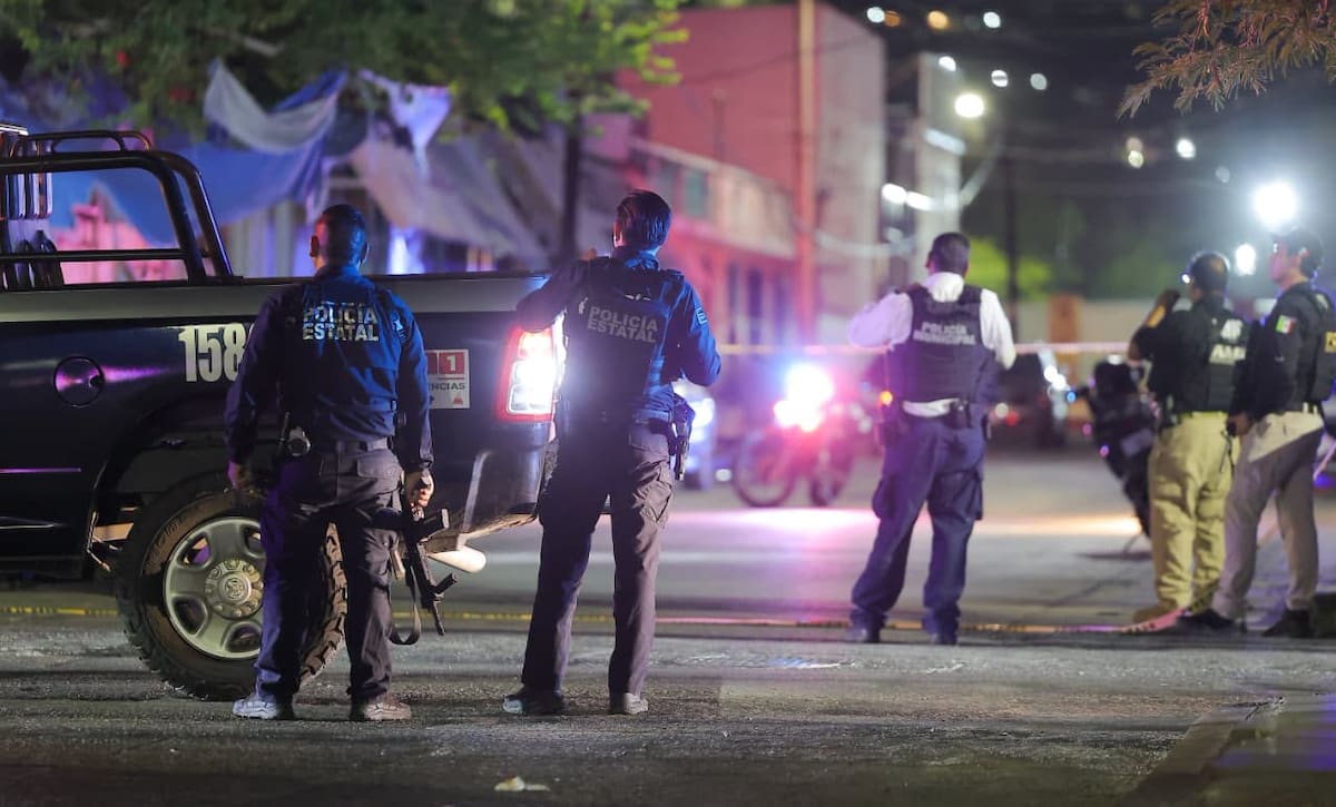 La intervención policial ocurrió en calles de la colonia Centro, donde se aseguraron dos pistolas calibre 9 milímetros.