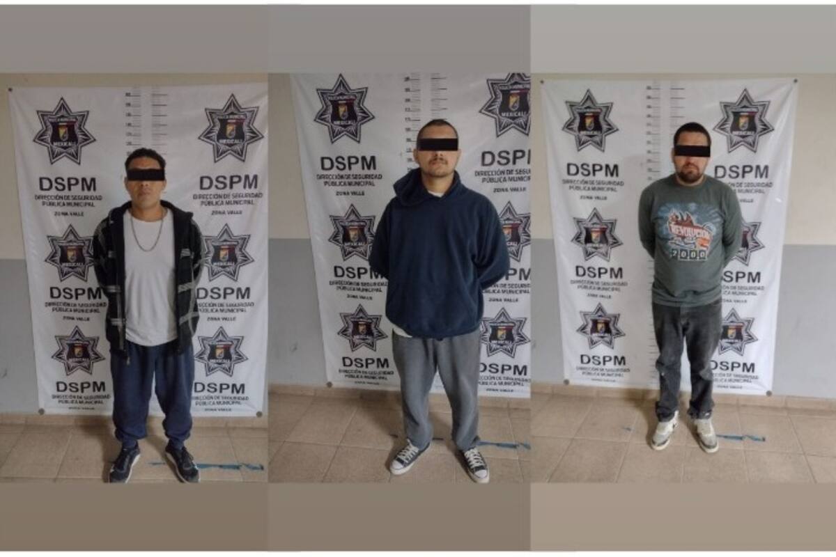 Arrestan a tres con fusil, droga y auto con estrobos