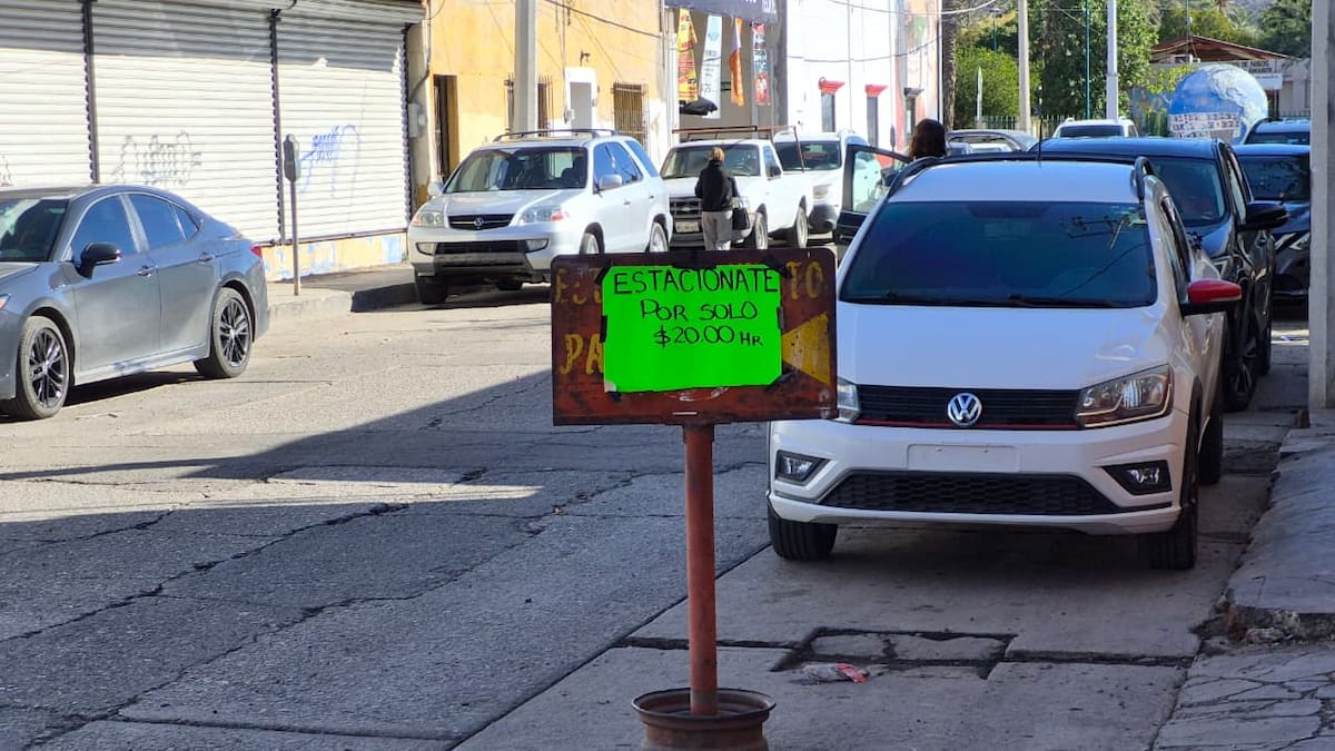 Apartar lugares de estacionamiento genera al menos tres reportes semanales en el centro de Hermosillo