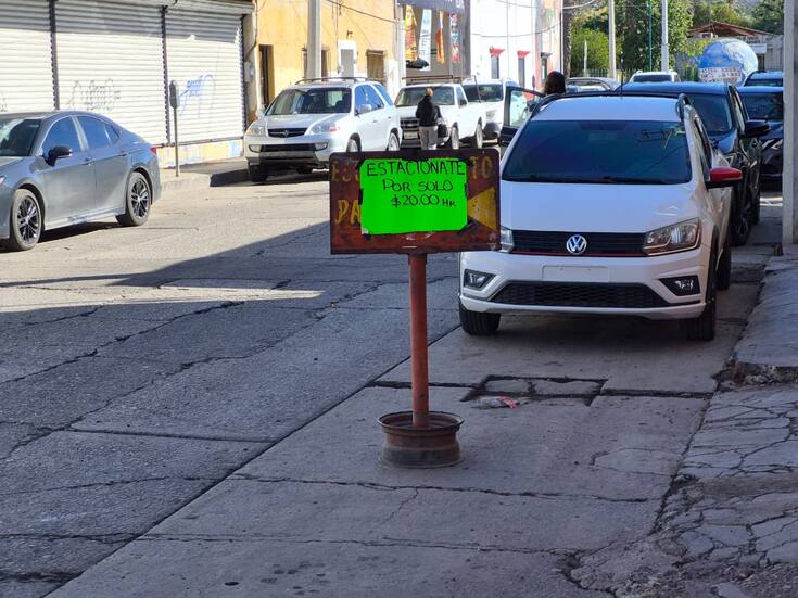 Apartar lugares de estacionamiento genera al menos tres reportes semanales en el centro de Hermosillo
