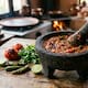 ¿Por qué la salsa en molcajete sabe mejor ?
