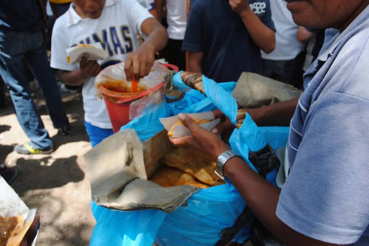 Tlaxcala busca romper Récord Guinness con tacos de canasta