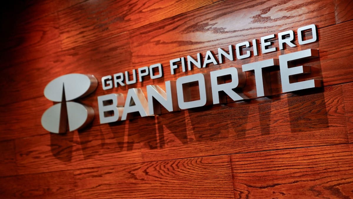 Las acciones de Banorte cerraron con una baja de alrededor de 1.5% tras el anuncio de la emisión. (Reuters)