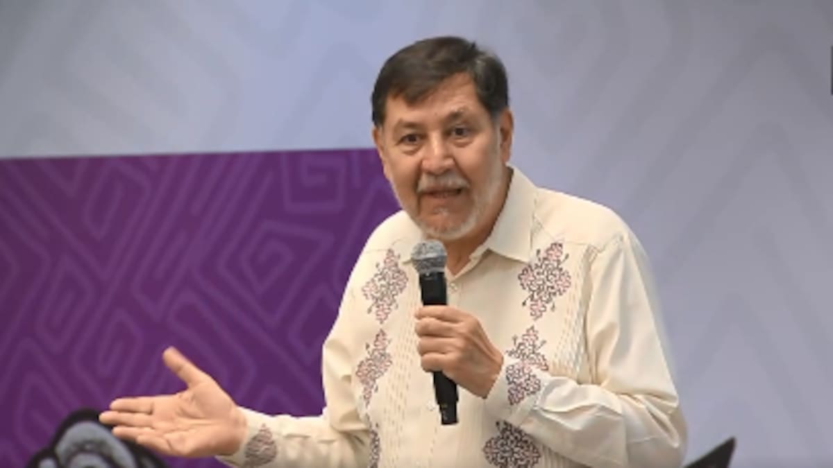 Fernández Noroña, bajo la lupa: una foto en el aeropuerto de Oaxaca reaviva el debate sobre su desgaste político