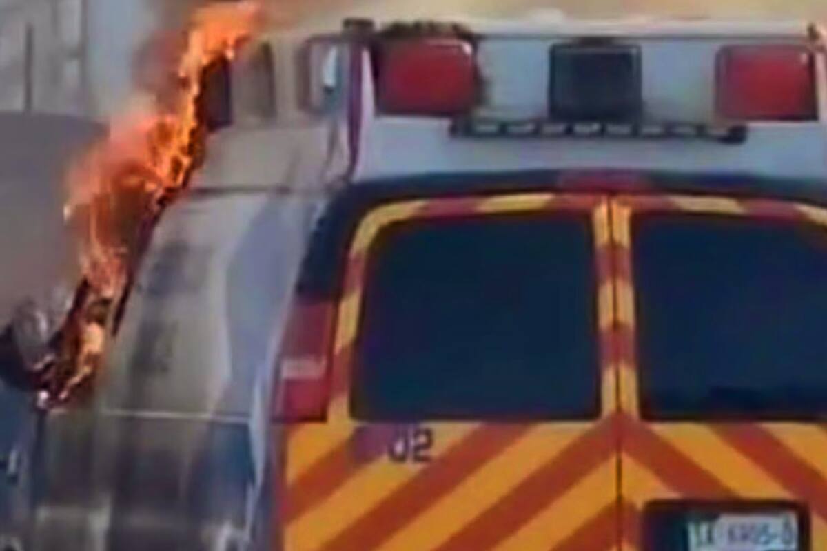 VIDEO: Matan a paramédicos voluntarios e incendian ambulancia en Guanajuato