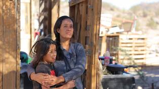 Una familia de seis que “se hacen bolita” para soportar el frío de Hermosillo