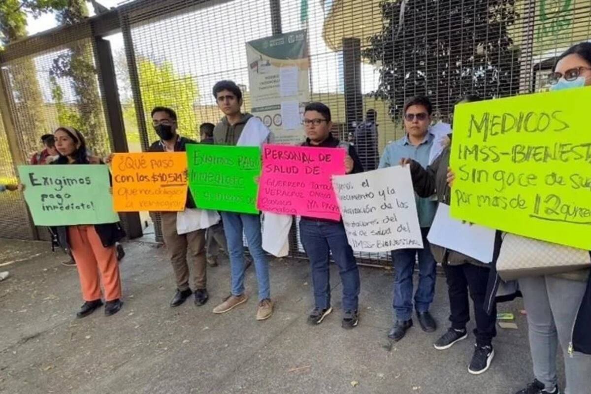 Médicos y enfermeras del IMSS Bienestar exigen pagos pendientes y mejoras en condiciones laborales