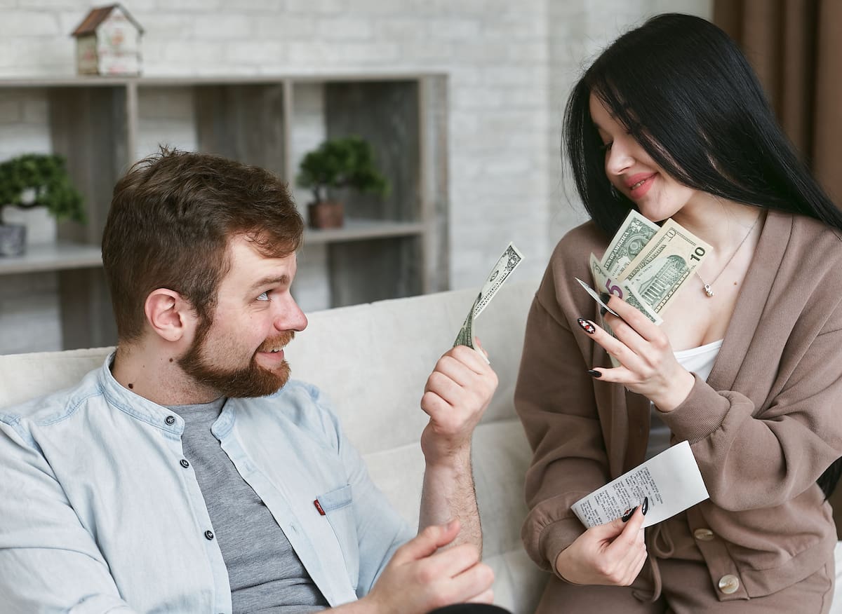 La pérdida de capacidad financiera desencadena consecuencias emocionales y dinámicas de distanciamiento en los grupos sociales. | Pexels