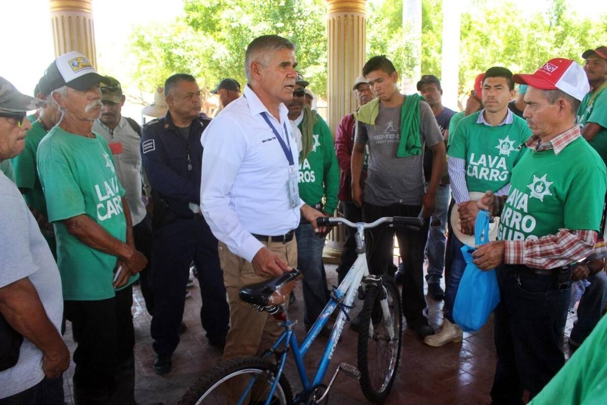 Buscan motivar a lavacarros a continuar con sus estudios