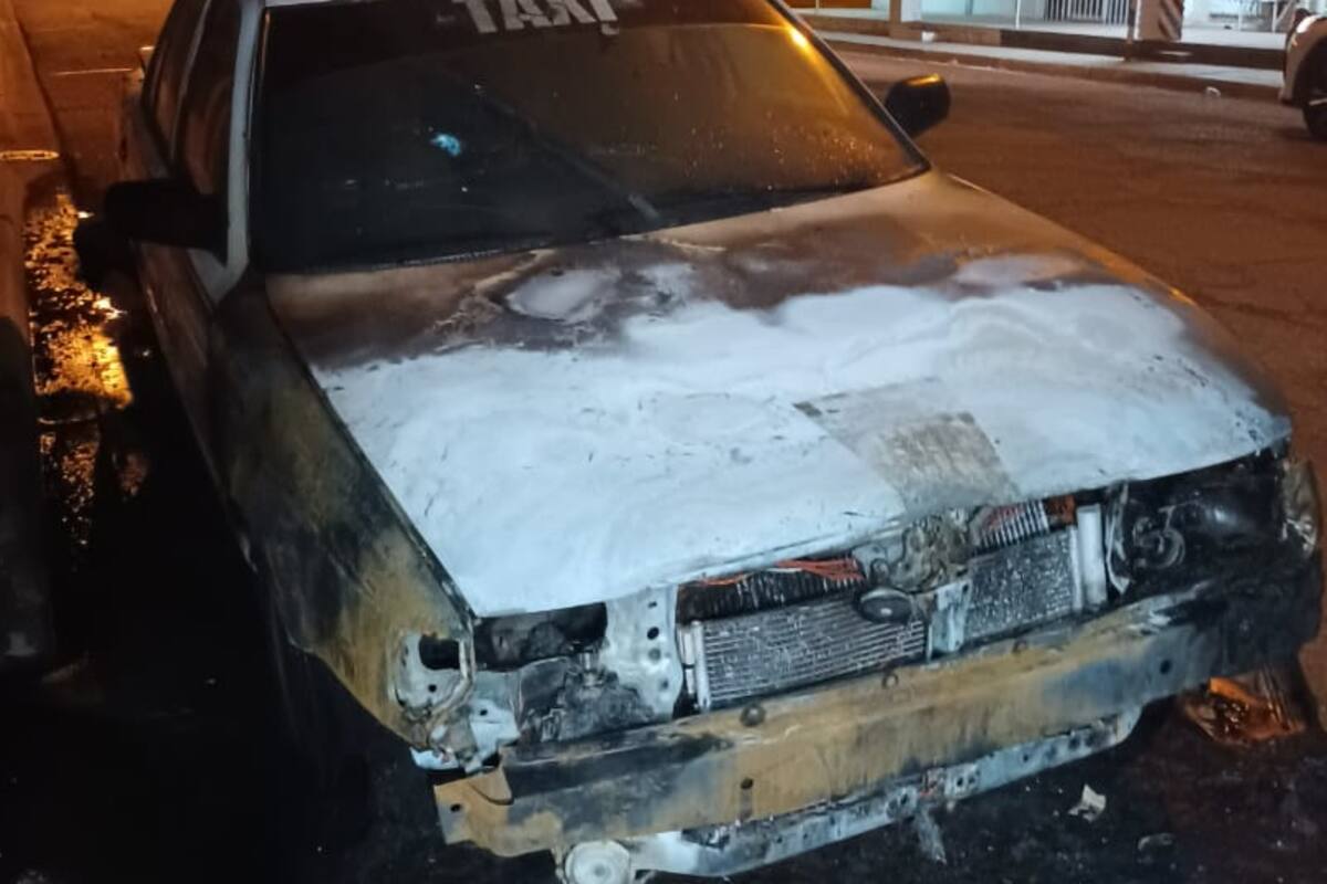 Queman taxi en la Baja California