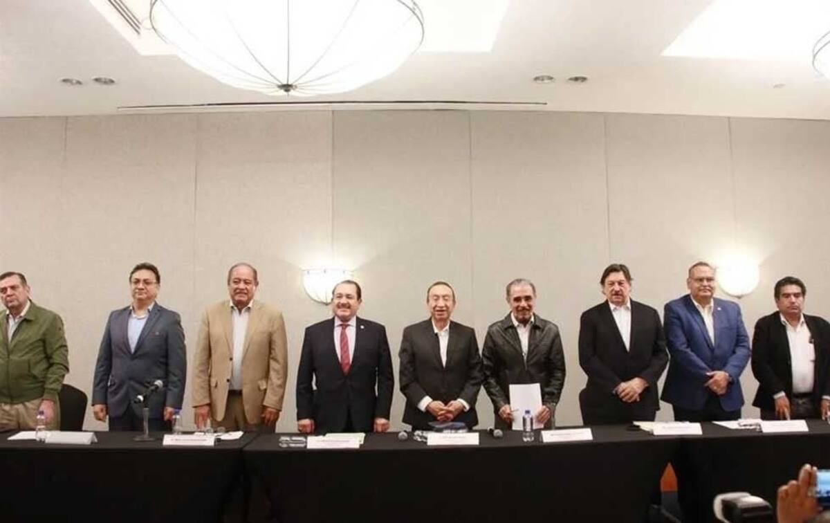 El órgano de gobierno de la Asociación con la que se unen varios sindicatos está conformado por Napoleón Gómez Urrutia, Francisco Hernández Juárez, Isaías González Cuevas y Rodolfo González.| Especial